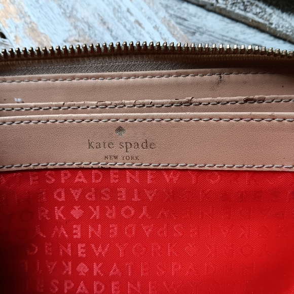 Kate Spade  Cream & Black Leather Logo Wallet⚘️Closet Clean Out Of Older Bags. - Picture 14 of 14